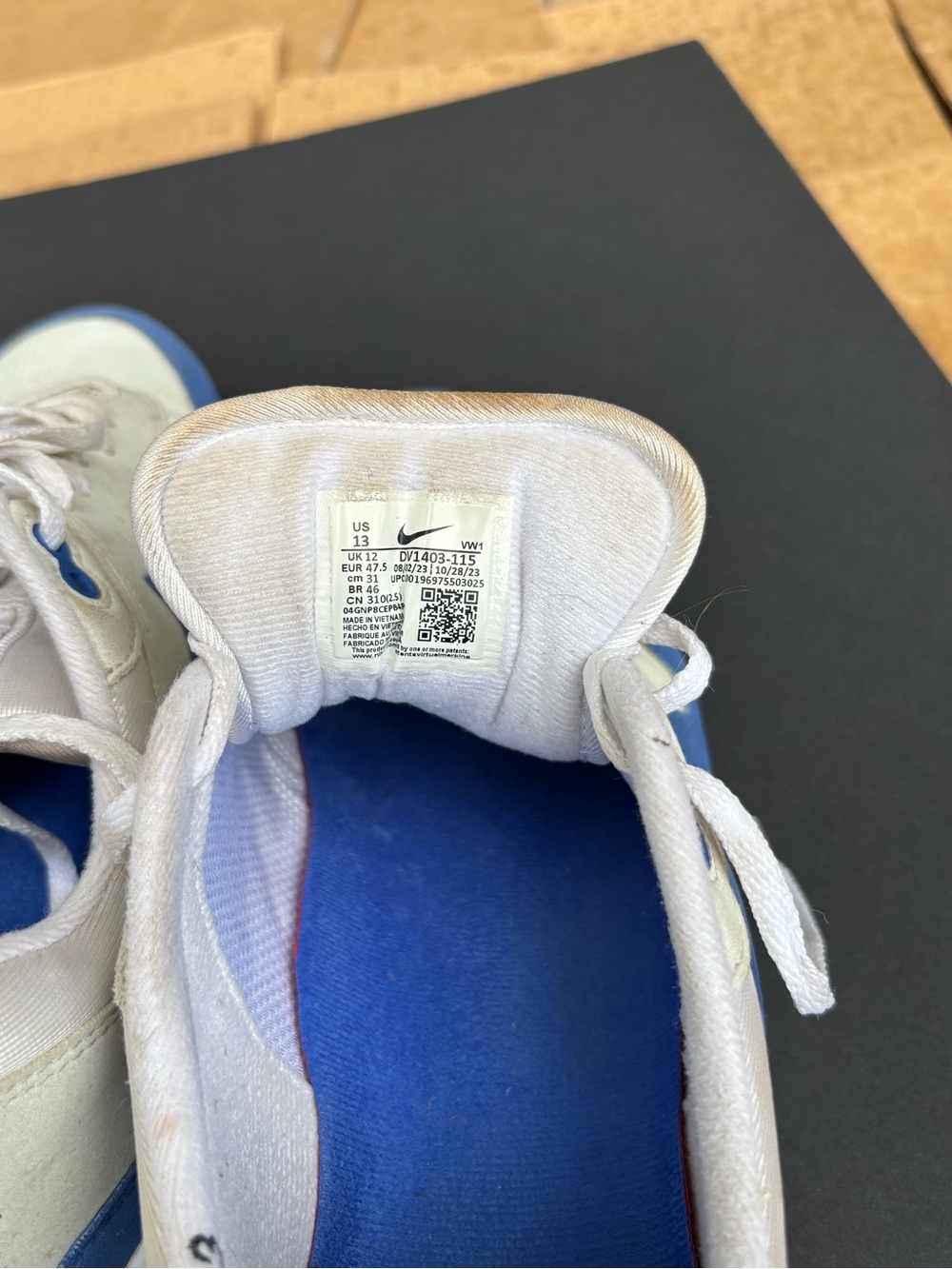 Nike Men’s Blue and White Air Max Style Sneakers - Picture 6 of 7